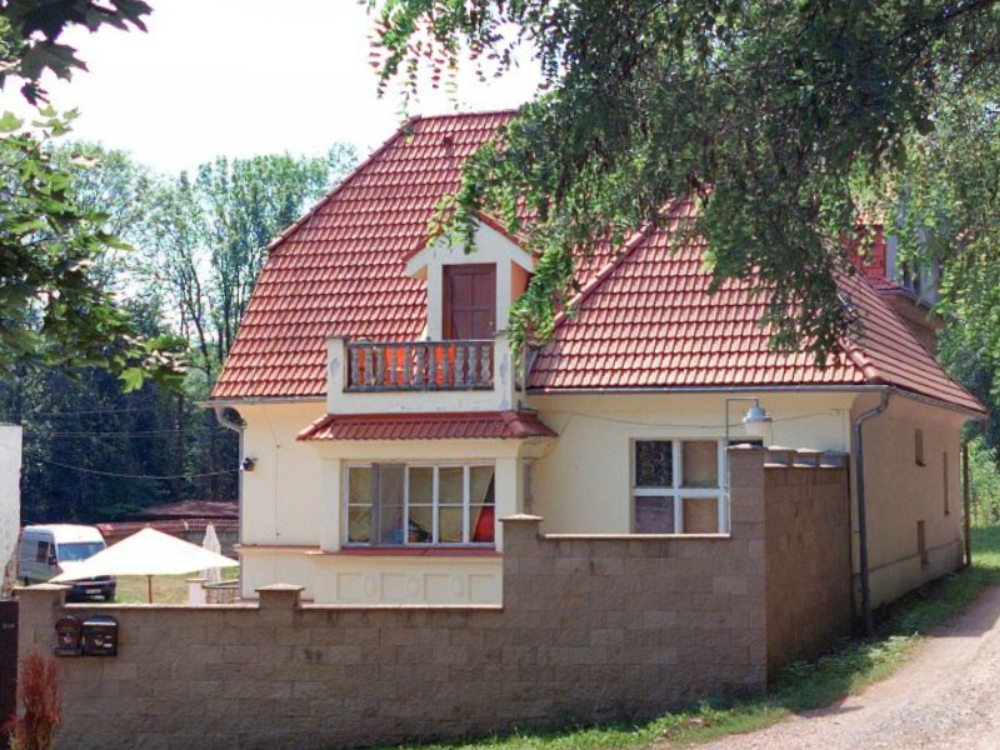 Velvary 239