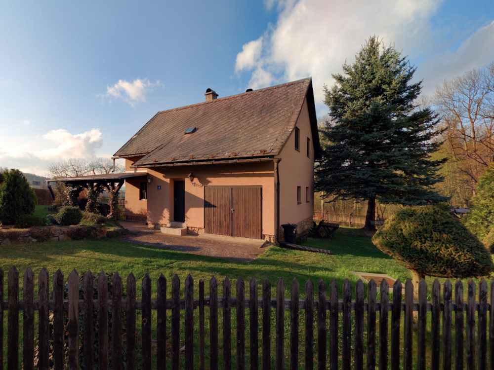 Touchořiny ev. č. 15, Lovečkovice